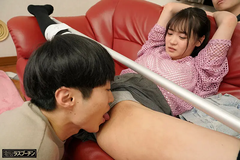 若月もあ｜緊張感が伝わるシーン写真-3